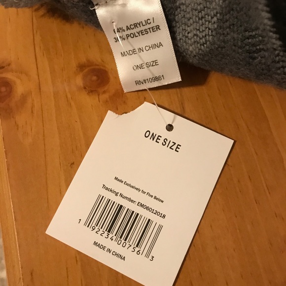 Grey winter scarf - Picture 3 of 3